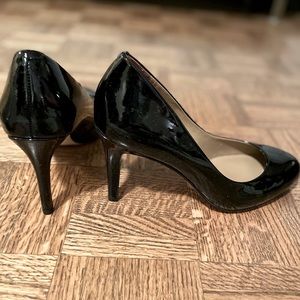 Ann Taylor black patent leather pumps